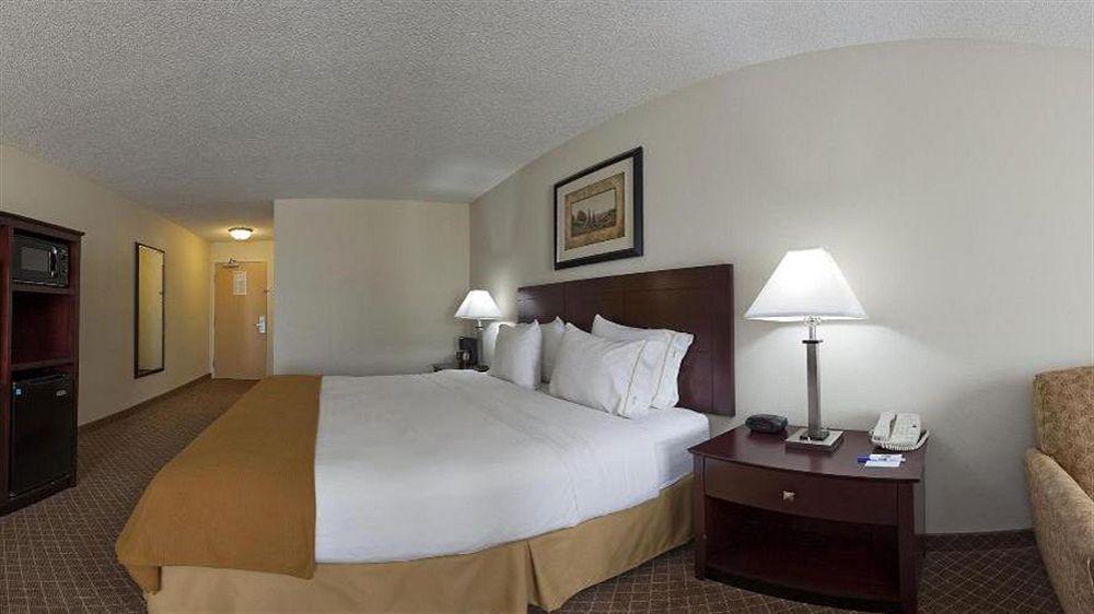 Holiday Inn Express Warrenton By Ihg Eksteriør bilde